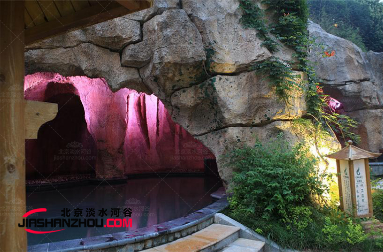 山洞轟趴館