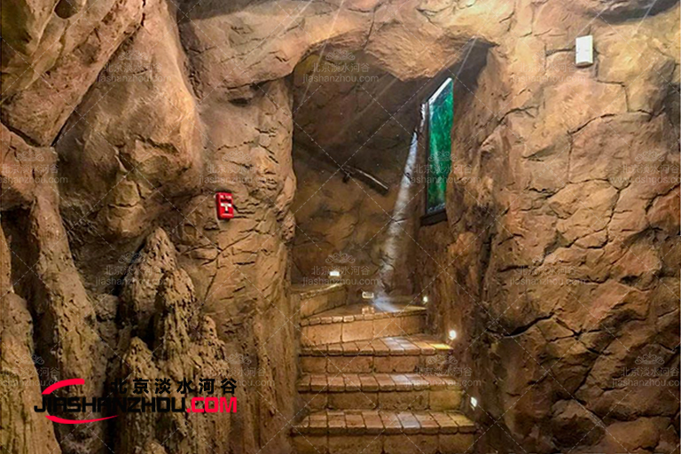 山洞轟趴館